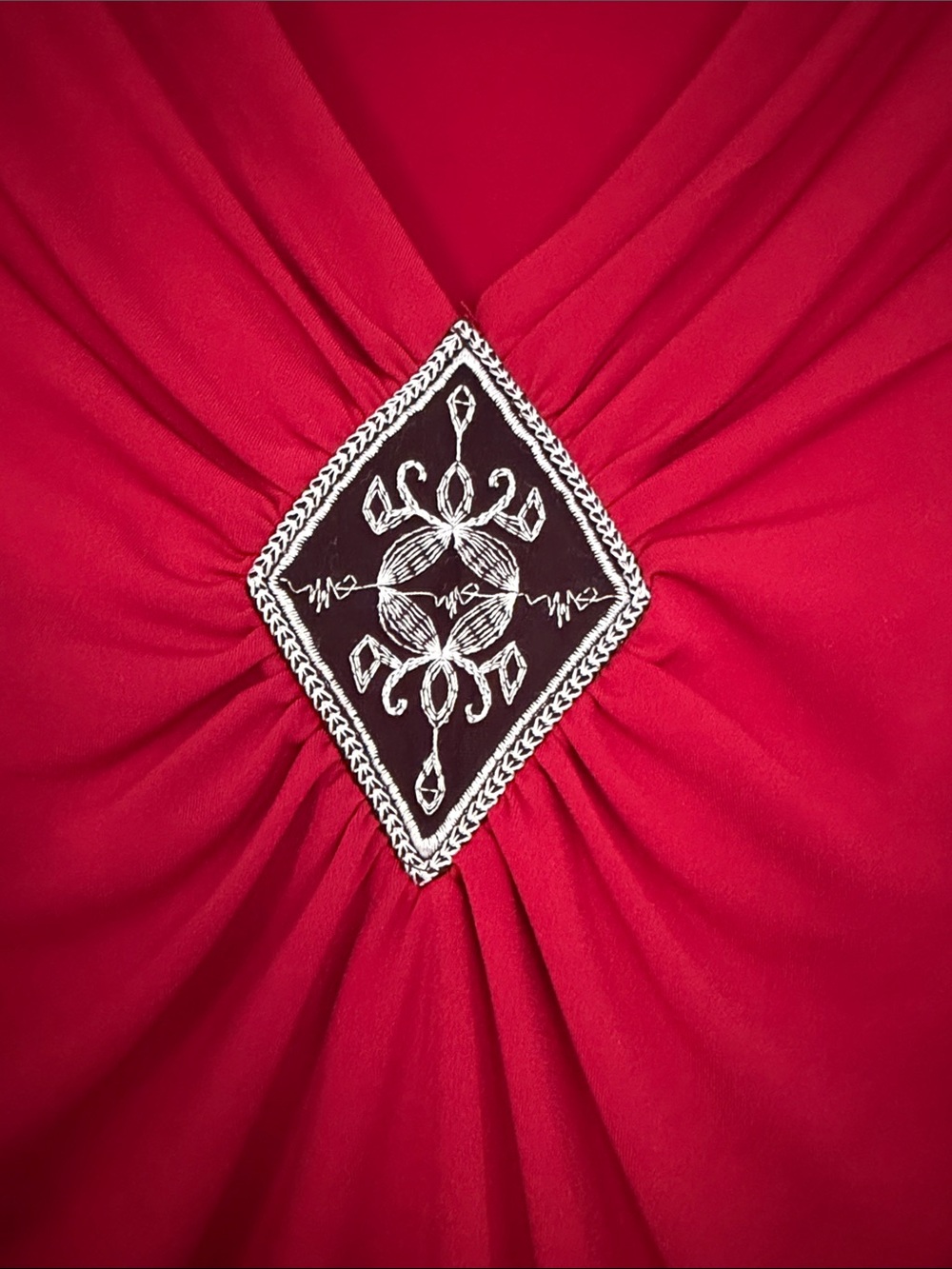 Kenar Red Short-Sleeve V-Neck Top with black Center Embellishment, size Large - Picture 3 of 3